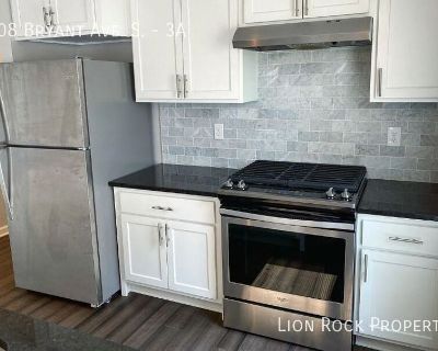 2 Bedroom 2BA 950 ft Pet-Friendly Condo For Rent in Minneapolis, MN