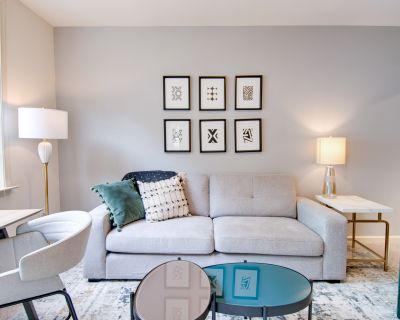 2 Bedroom 2BA 922 ft Furnished Pet-Friendly Apartment For Rent in Arlington, VA