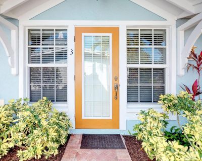2 Bedroom 2BA Pet-Friendly House Vacation Rental in Starfish Beach Cottage #3, Holmes Beach, FL