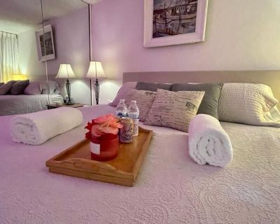 1 bed 1 bath apartment vacation rental in West Hollywood, CA