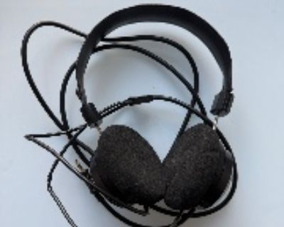 Grado wired headphones sr80e Amazing sound , I ought them at Layton Audio for 180s