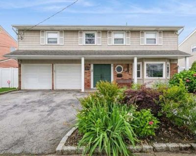 4 Bedroom 3BA 2625 ft Single Family Home For Sale in OCEANSIDE, NY