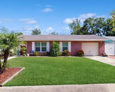 2 Bedroom 1BA Pet-Friendly House Vacation Rental in Evergreen Escape, Longwood, FL
