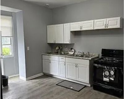 6444 S Eberhart Ave Unit 1. Spacious 5-Bedroom, 3.5-Bath Single-Family Home in Woodlawn Check out this beautiful and spacious 5-bedroom, 3.5-bath home in the heart of Woodlawn! Featuring a full finished basement, generous-sized bedrooms, and plenty of living space, this home is perfect for large families. The huge front yard offers plenty of room for family gatherings, outdoor activities, or si...