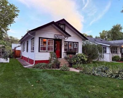 Charming 2-Bedroom Home w/ Finished Loft, Open Floor Plan Sunroom!. Known for snow, Minneapolis also offers citywide Wifi, loads of tech jobs, and great outdoor life. In unit laundry Patio / balcony Hardwood floors Dishwasher Pet friendly Garage Unit Amenities dishwasher hardwood floors in unit laundry microwave patio / balcony range refrigerator recently renovated stainless steel Property Amen...