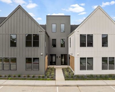 1941 Sawdust Rd Unit 518. Limited Time Offer! Lease within 48 hours of touring and get 8 WEEKS FREE or a reduced rate on 18-month terms or move in by March 2026 to receive 4 WEEKS FREE on select homes. Preferred Employers and Veterans receive 1/2 OFF Application and WAIVED Administration fees. Move in ready Townhomes! Conveniently located within walking distance to great restaurants, Medical Pl...