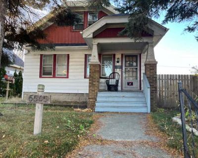 2 Bedroom 1BA 966 ft Single Family Home For Sale in MILWAUKEE, WI