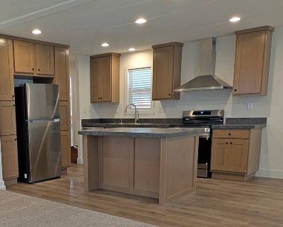 3 Bedroom 2BA 1170 ft Mobile Home For Rent in Clearlake Oaks, CA