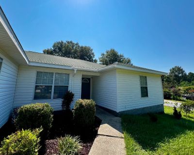 5 Bedroom 3BA 2,012 ft Pet-Friendly House For Rent in Crestview, FL