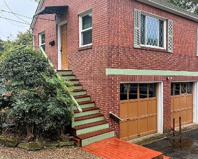 303 Spring Park Dr #303. Renovated Garage Apartment. Hardwood and ceramic floors. Walk-In Closet. Central Heat & Air. Lot's of Light! No Smoking and No Pets. Will rent to One Person Only. $900/Month plus UtilitiesA minimum of 1 year lease is required. $900/Month plus utilities. A $900 deposit is required. No extended stays for guest(s) - 72 Hours Max. Parking for 1 car only. Guest parking will ...