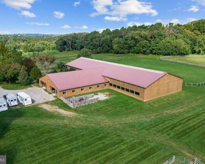 Frog Hollow Rd, East Fallowfield Township, Farm House For