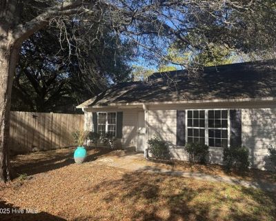 114 Avondale Ave. CENTRAL WILMINGTON MINS TO UNCW DOWNTOWN WILMINGTON AND WRIGHTSVILLE BEACH FENCED IN YARD. 3 Bedroom. 2 Bathroom