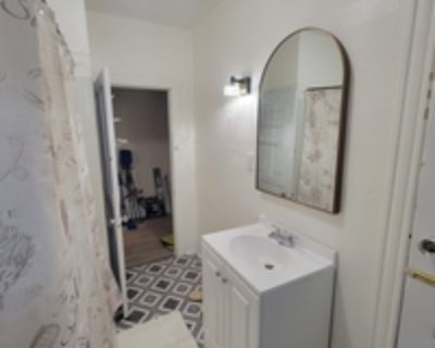 Spacious Germantown room.
