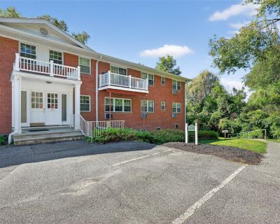 2 Bedroom 1BA 920 ft Condo For Sale in Bedford Hills, NY