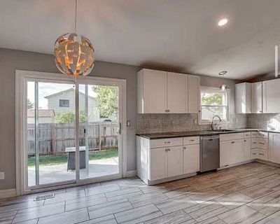 Available on: now. Unfurnished. Parking available * LGBTQ+ friendly * Children friendly * 40+ years welcome Emily will require background checks for this room Learn more. Looking for someone to take over my lease in a lovely split level home in quiet cul-de-sac in northern Loveland. Lease: The room is available as soon as meet the roommates and your application is approved! The lease goes throu...