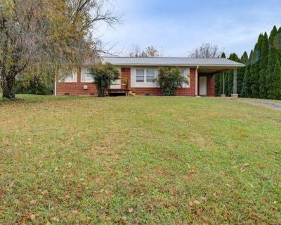 3 Bedroom 1BA 1166 ft Apartment For Rent in Johnson City, TN