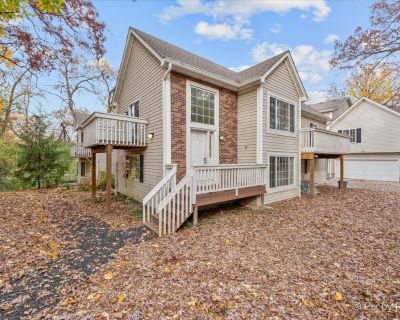 3 Bedroom 3BA 1550 ft Townhouse For Sale in Round Lake, IL