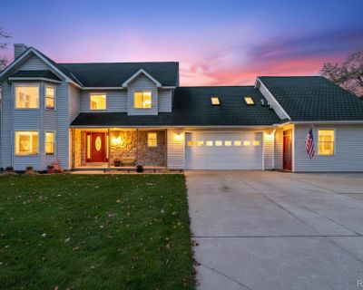 4 Bedroom 4BA 2900 ft Single Family House For Sale in Howell, MI