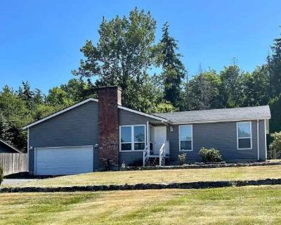 3 Bedroom 2BA 1304 ft Pet-Friendly Apartment For Rent in Bellingham, WA