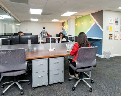 Dedicated Desk at Lakeside Executive Suites