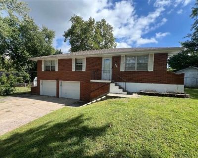 3 Bedroom 1.5BA N Plymouth Ct, For Rent in Independence, Missouri