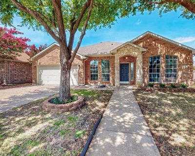 3 Bedroom 2BA 2164 ft Single Family House For Rent in Crowley, TX
