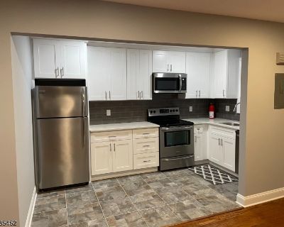 2 Bedroom 1BA 958 ft Condo For Rent in Caldwell, NJ
