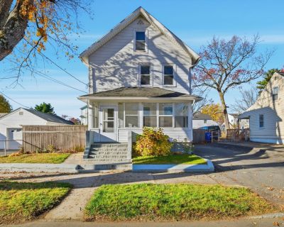 4 Bedroom 1BA 1584 ft Single Family House For Sale in Springfield, MA