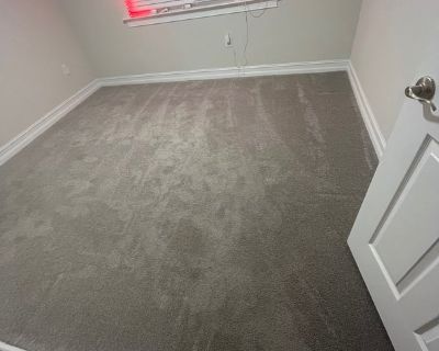 Unfurnished Room for Rent - Outgoing, funny professional looking for a roomate