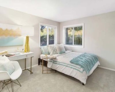 Available on: january 15. Unfurnished. Pet friendly. Parking available * LGBTQ+ friendly * Cat friendly * Students welcome. We currently have roomates that are moving to San Diego in January when the lease is up, so for their privacy we don t have pictires of their room, we have pictures of the model and our current living room. It s in a gated complex with a park, basketball court, and tennis ...