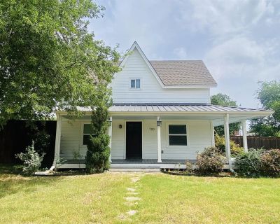 3 Bedroom 2BA 1568 ft Single Family House For Rent in Frisco, TX