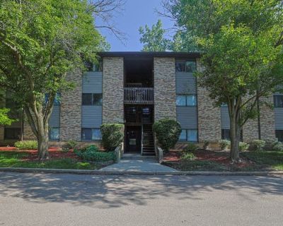 2 Bedroom 1BA 1178 ft Condominium For Sale in ELGIN, IL