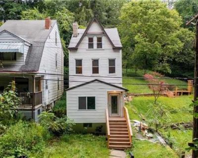 522 Suffolk St. In unit laundry Dishwasher Parking Recently renovated Stainless steel Microwave Unit Amenities dishwasher in unit laundry microwave refrigerator recently renovated stainless steel Property Amenities parking. 3 Bedroom. 2 Bathroom. 0 ft