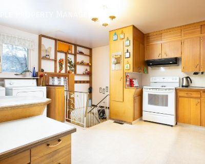 Great 4 bedroom 2.5 bathroom house in the community of Bowness