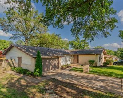 4 Bedroom 2BA 2750 ft Single Family Home For Sale in FLORISSANT, MO