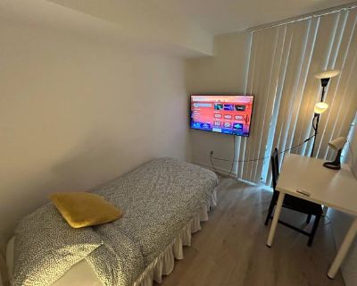 Private room with shared bathroom in an apartment with 2 roomies