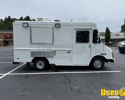 2002 Workhorse P42 Soft Serve Ice Cream Truck | Mobile Vending Unit