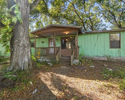 3 Bedroom 2BA 988 ft Mobile Home For Sale in Clewiston, FL