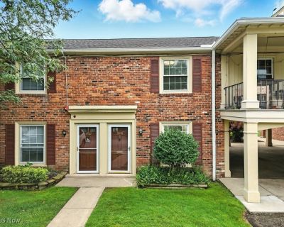 2 Bedroom 1BA 1152 ft Condo For Sale in Lyndhurst, OH