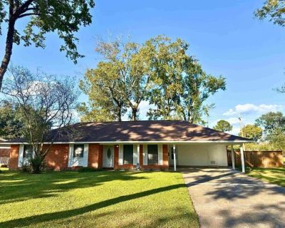 10225 Barbara St. Beautiful 3-bedroom, 2-bath home for lease in a highly desirable and well-established Baton Rouge neighborhood! This property offers a spacious and inviting layout with plenty of natural light throughout. Enjoy a large, fully fenced backyard perfect for pets, entertaining, or relaxing outdoors. Located in a great area with convenient access to major roads, shopping, schools, a...