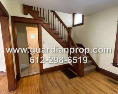 3 Bedroom 1BA 1800 ft Pet-Friendly Apartment For Rent in Minneapolis, MN