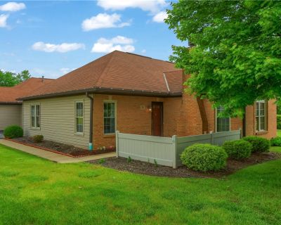 2 Bedroom 1BA 1037 ft Condo For Sale in Cranberry Twp, PA