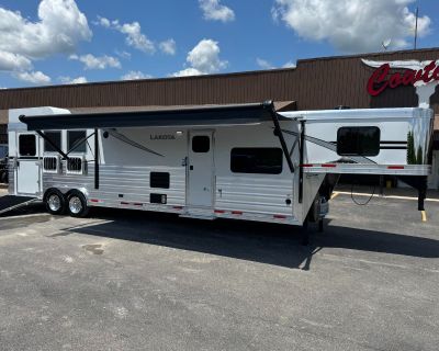 2026 Lakota Trailers Charger 8315RK Side Load Three Horse Gooseneck Trailers Cuba, MO