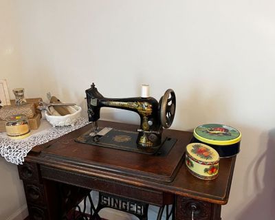 Vintage Singer Wood Cabinet Sewing Machine