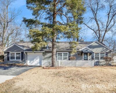 3 Bedroom 2BA 1360 ft Pet-Friendly Single-family home For Rent in Prairie Village, KS