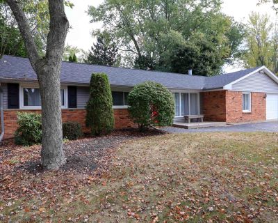 2 Bedroom 1BA 1309 ft Apartment For Rent in Waterford, MI