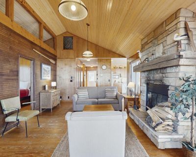 3 Bedroom 2BA House Vacation Rental in Beach Cottage, Fennville, MI