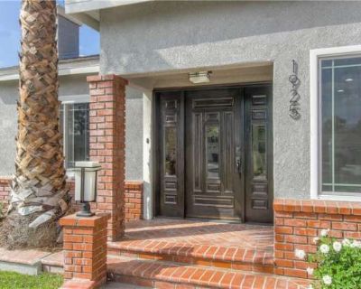 3 Bedroom 2BA 1566 ft Pet-Friendly House For Rent in Burbank, CA