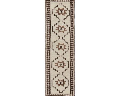 Brown and cream tribal and modern design Turkish Tulu in geometric medallions, Long Tulu runner. Keivan Woven Arts / rug EN-176273 , country of origin / type: Turkey / Tulu, circa 1960, vintage Moroccan Long Runner, Vintage geometric Moroccan Runner This unique Turkish Tulu runner features a modern and minimalist, vertical arrangement of geometric and tribal designs set atop a cream-colored fie...