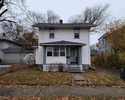 3 Bedroom 1BA 992 ft Single Family House For Sale in Fort Wayne, IN